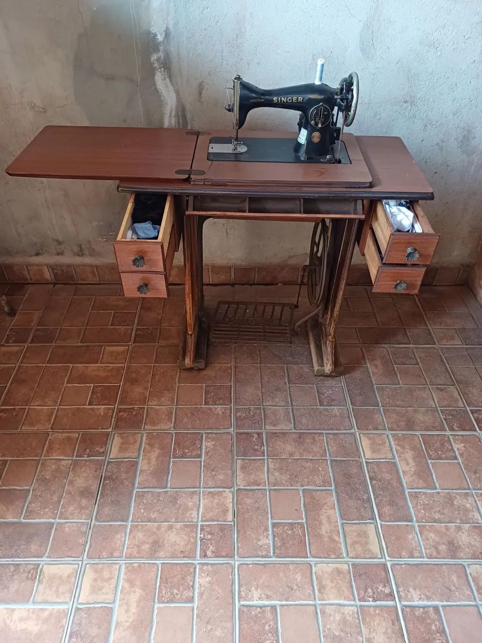 Maquina de costura antiga64187445285890122