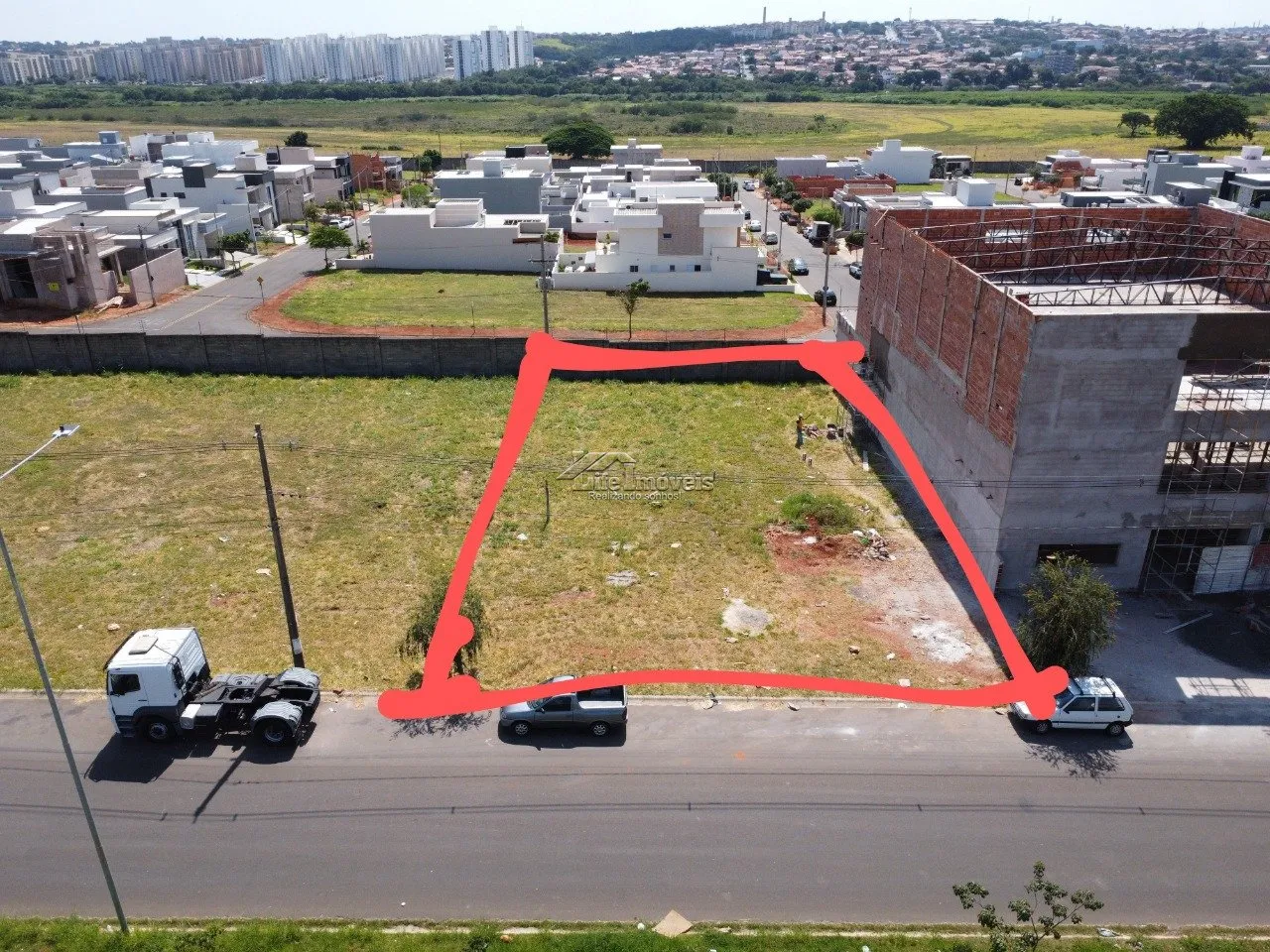 Terreno Comercial Olívio Franchescini 636m²