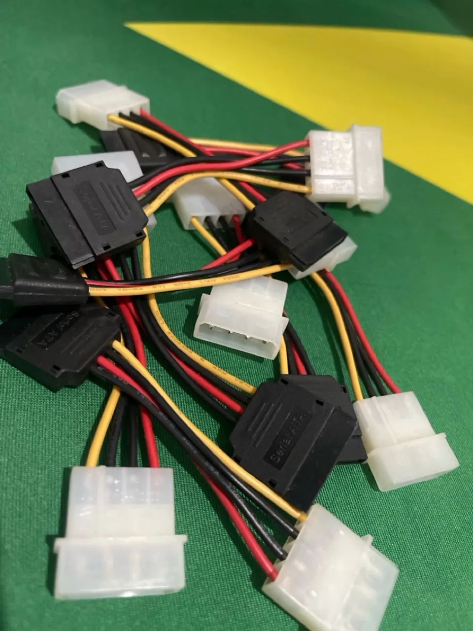 Cabos Adaptadores SATA para Energia - Diversos