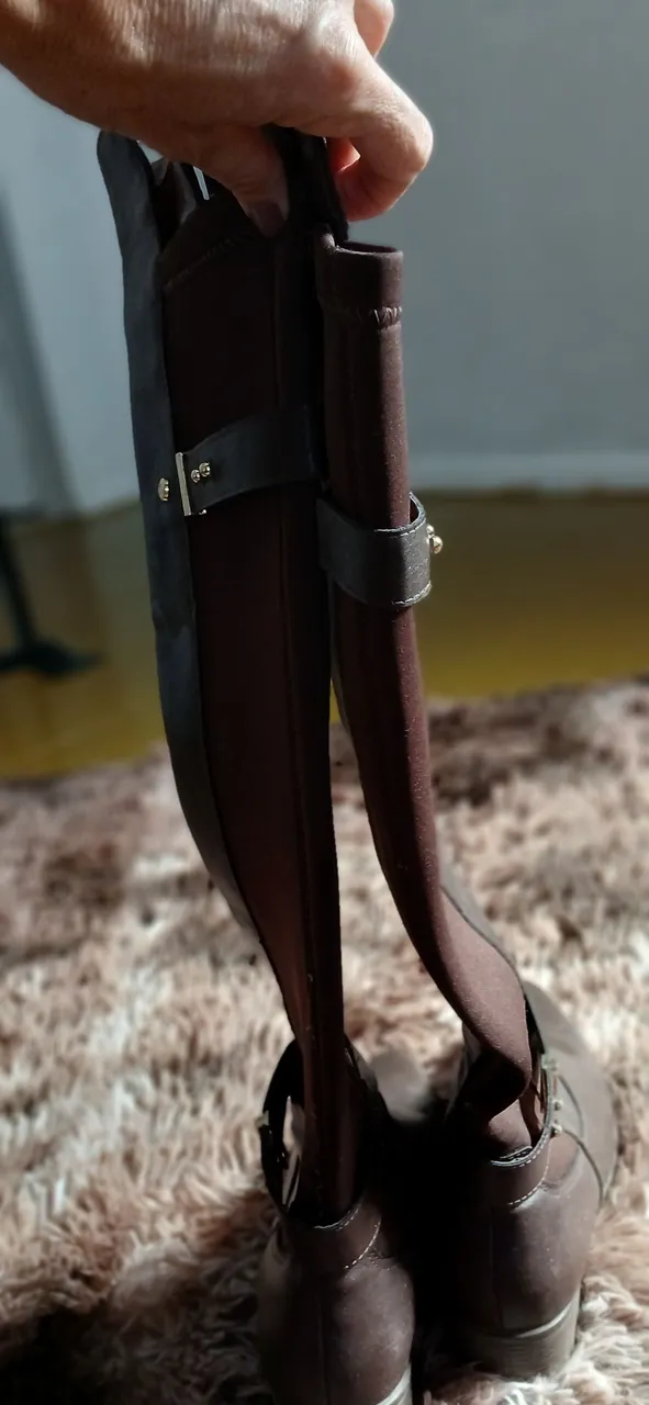 Botas de Couro Marrom - Elegância e Conforto!