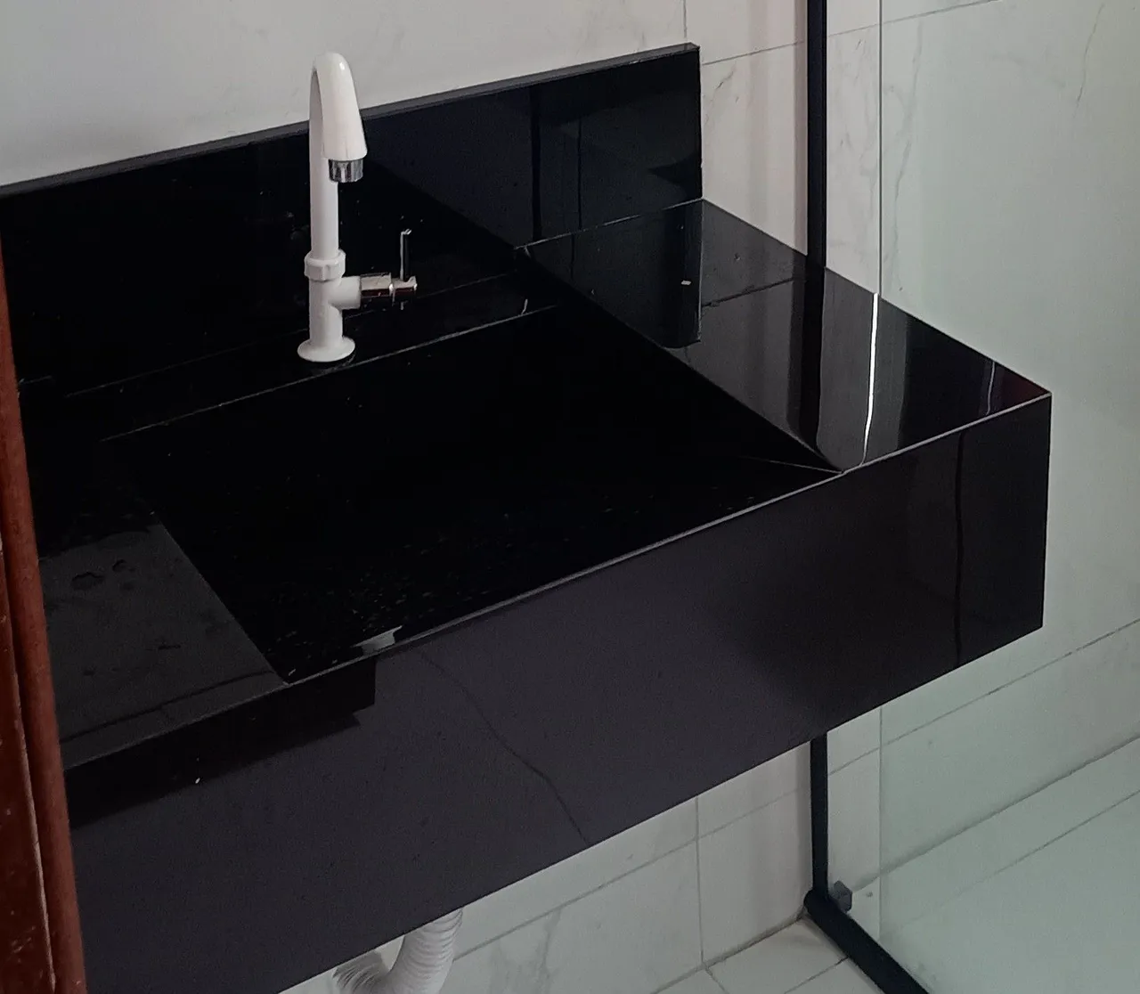 Cuba de Banheiro em porcelanato Preto