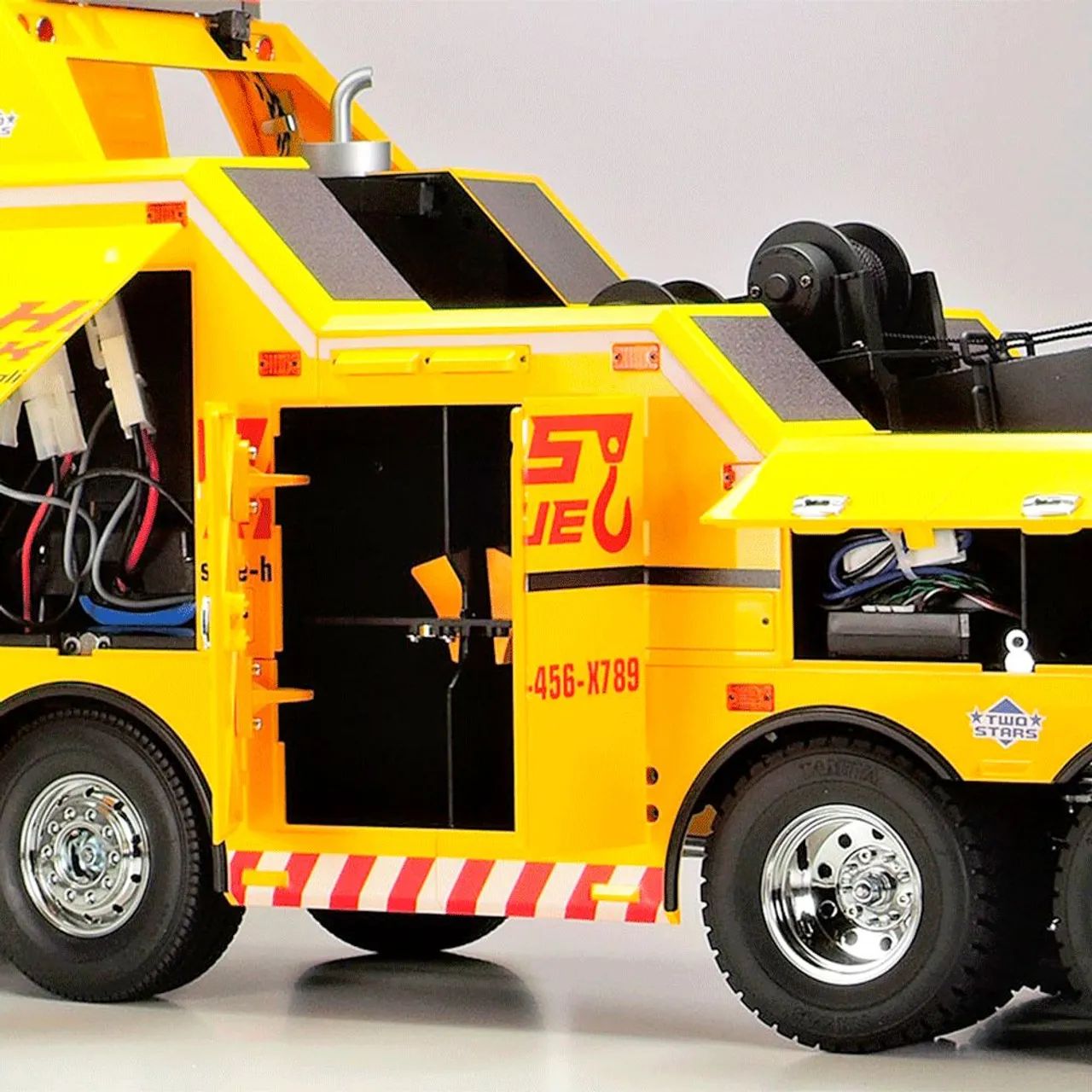 SEMI-TRUCK TAMIYA 1/14 RC VOLVO FH16 GLOBETROTTER 750 8X4 TOW