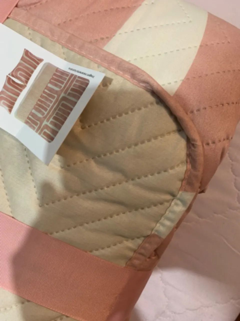 Kit colcha 3 peças dupla face cama QUEEN (NOVO, NUNCA USADO) - Foto 2