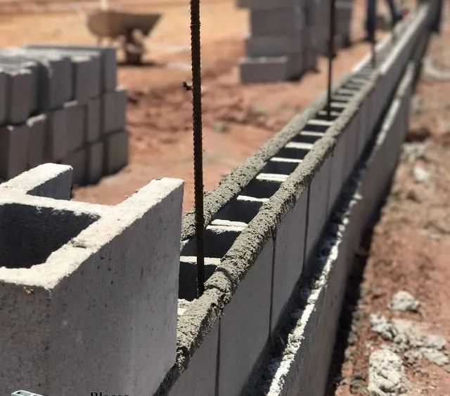 Bloqueiro serviços de pedreiro alvenaria estrutural - construção de galpão casas sobrados