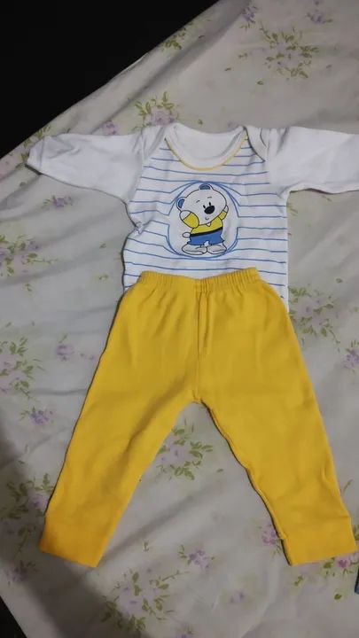 Vendo bomba de tira leite nova e lote menino tamanho RN, P,M e G mais de 200 peça  - Foto 2