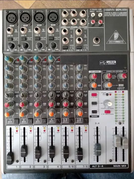 Mesa de Som Behringer Xenyx 1204 USB