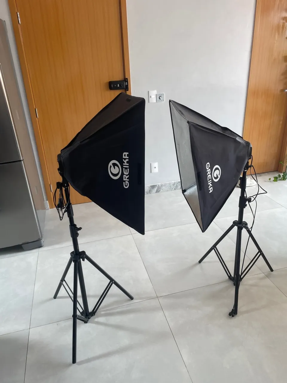 2 Iluminações profissional Greika, com 3 lâmpadas cada