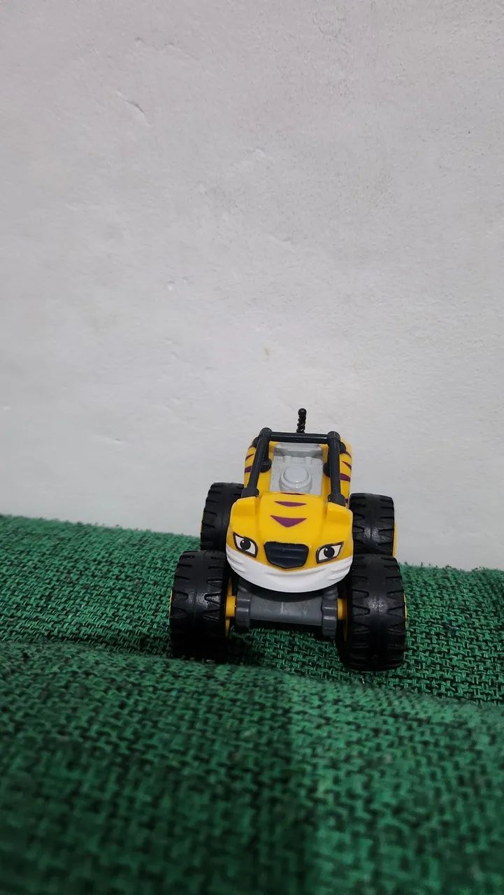 Carrinho blazer and Monster Machine Mattel