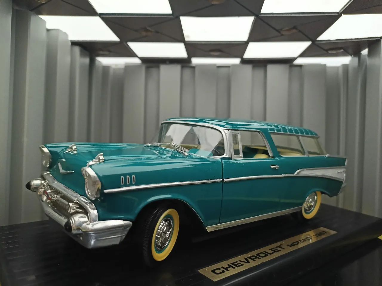 Miniatura Chevrolet Nomad 1957 Road Tough 1:18 - Metal - Sempre na