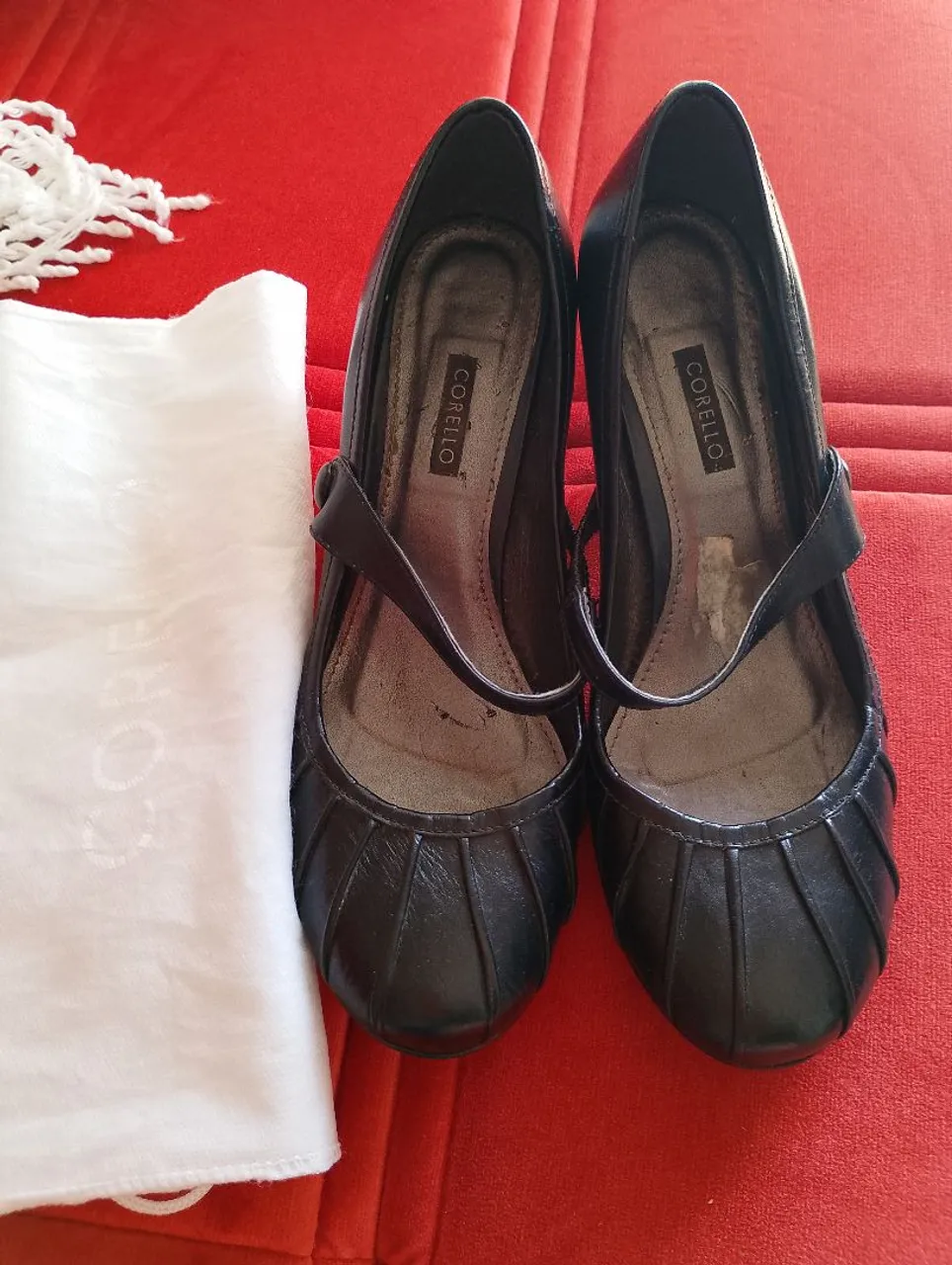 Sapatos femininos Corello pretos