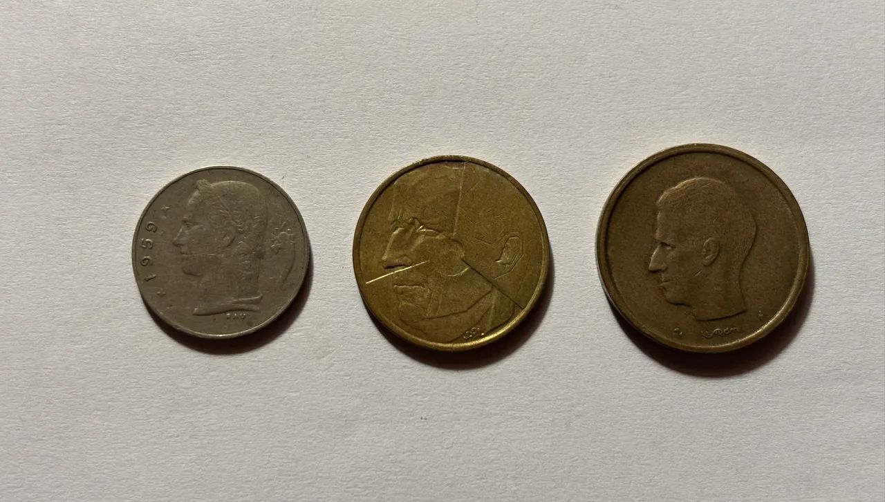 Três Moedas de Franco Belga - Moedas Bélgica  - Foto 2