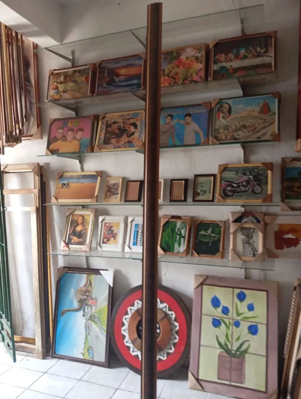 Quadros vários tamanhos e Molduras