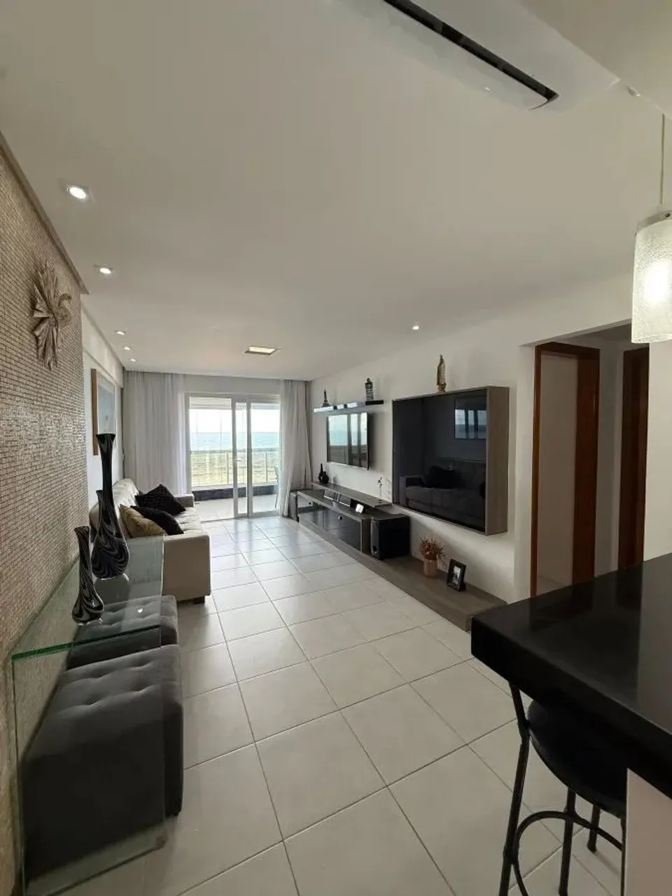 Vendo apto, 61m², 1/4, varanda, 1 vaga. Jardim Armação.