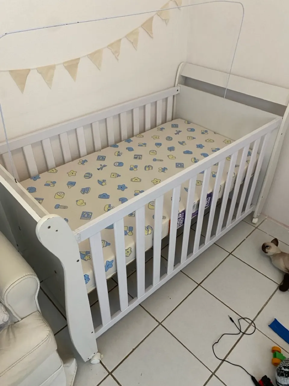 Berço branco com colchão NOVO