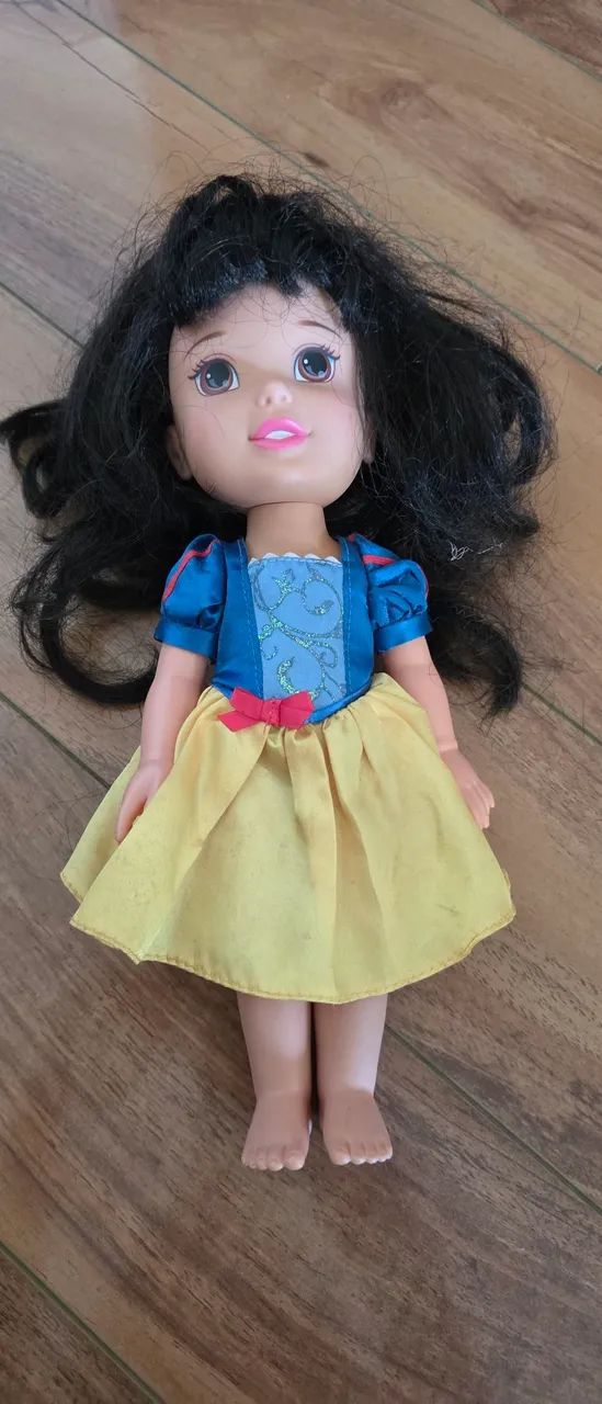 Boneca menina branca de neve com roupa e cabelo macio - Foto 4