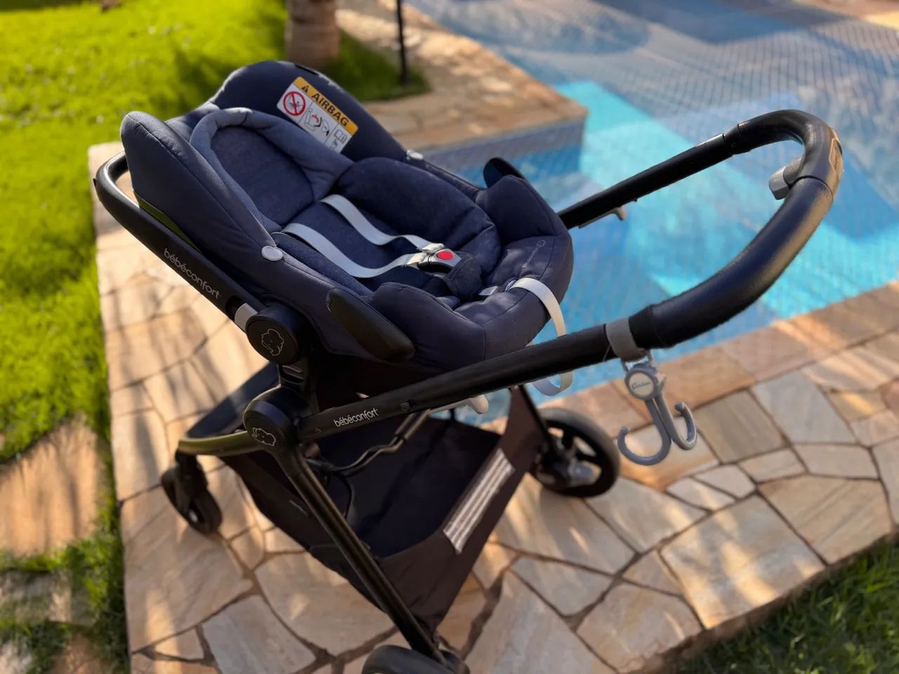 Bebê Conforto + Carrinho de Bebê - Muito novo