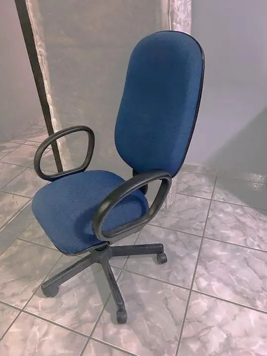 Cadeira de Escritório Giratória com Rodinhas - Foto 4