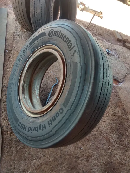 Pneus montados Continental 295/80 R22.5 HSD 