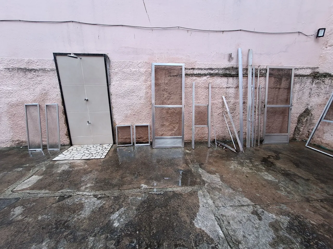 Portas, janelas e basculhantes em alumínio, aceito ofertas!