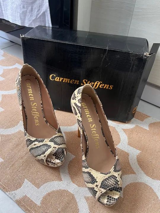 Salto alto Carmen Steffens - Python