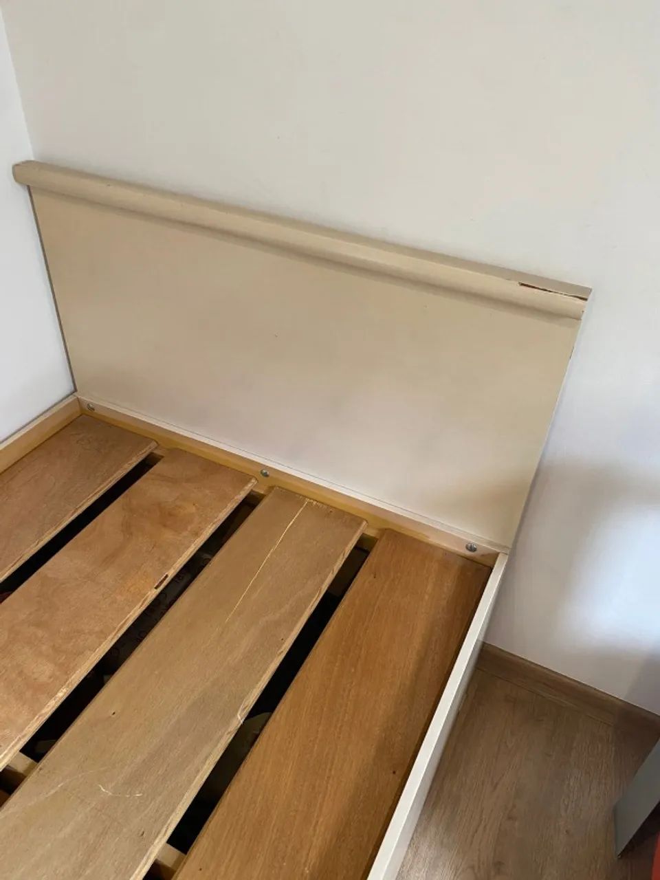 Cama de solteiro de madeira maciça com duas gavetas - Foto 3