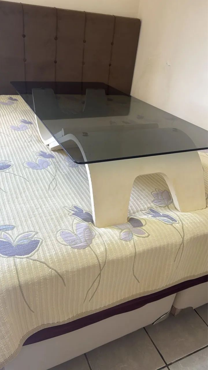 Mesa de Centro Rudnick Design Moderno Curva Base Branca e Vidro Fumê - Foto 2