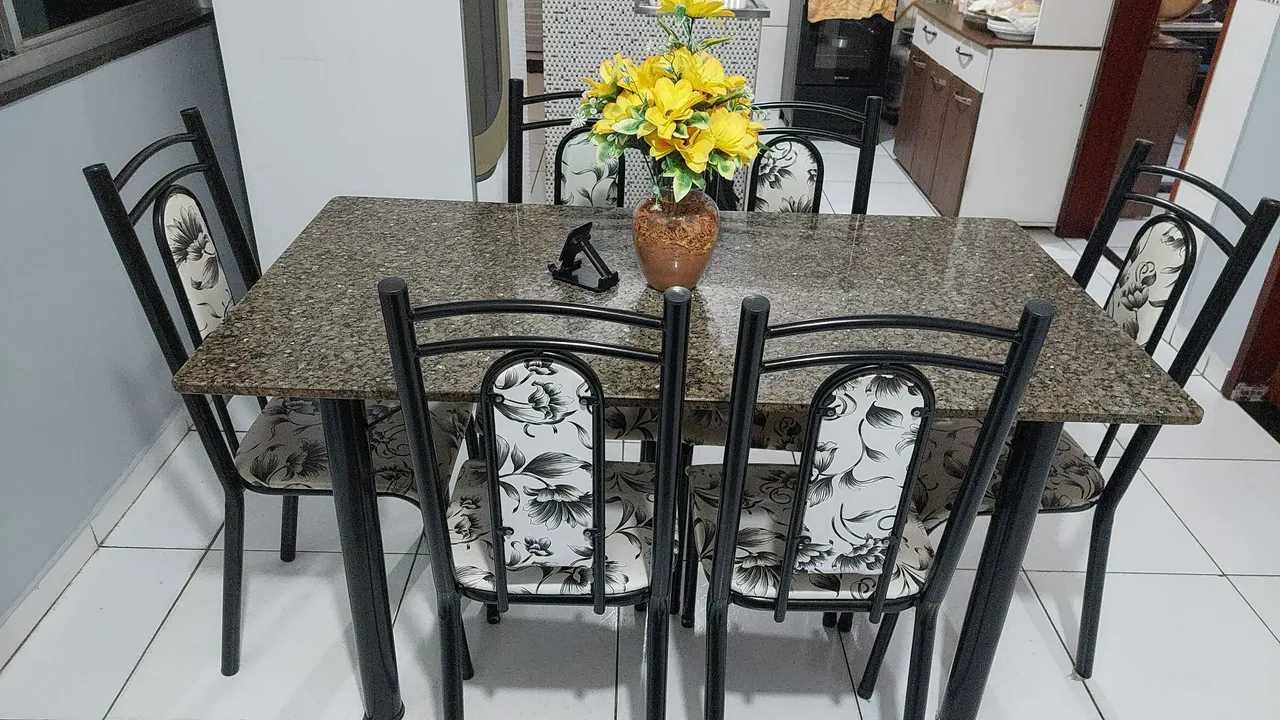 Mesa de Jantar em Granito com 6 Cadeiras