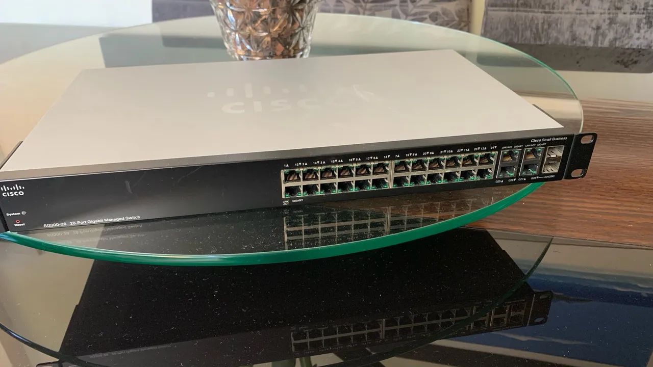 Switch Cisco SG300-28 / 28-Port Gigabit Managed Switch - Foto 3