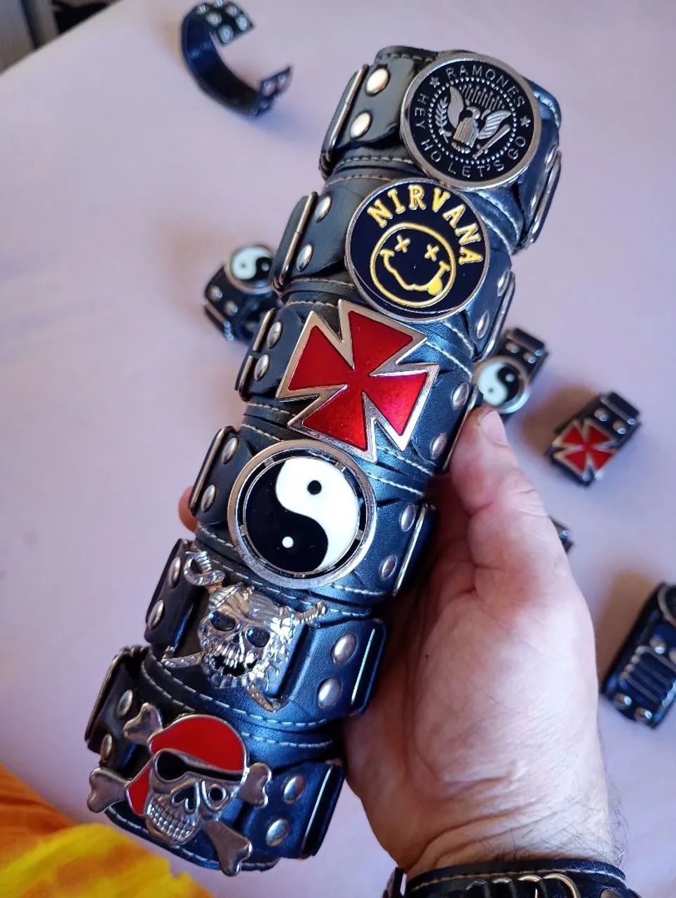 Pulseiras de Couro Rock /Punk Personalizadas com Pingentes e Tamanhos Ajustáveis - Foto 5
