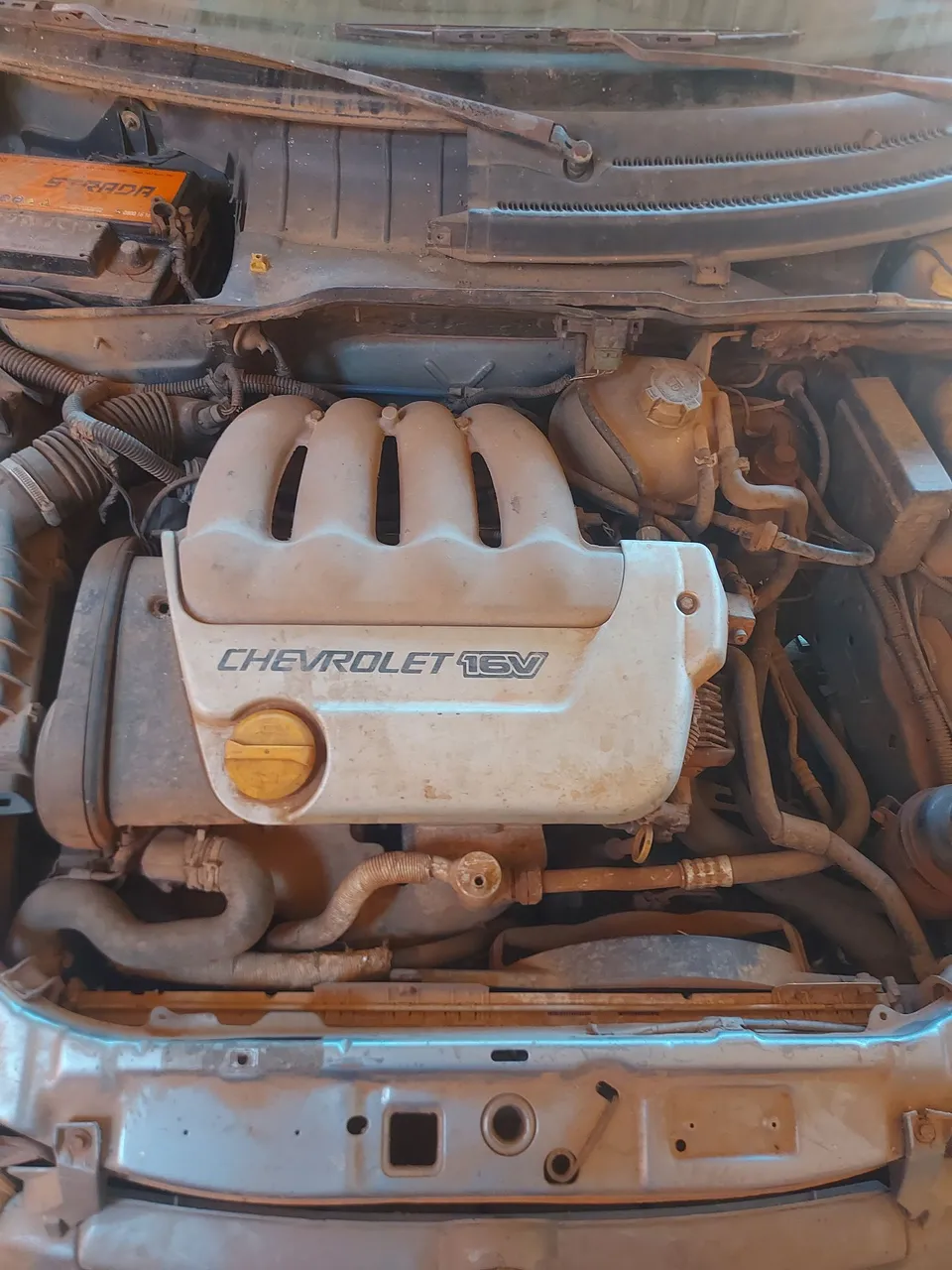 Corsa sedam 97 1.6 16 válvulas. Vendo as peças.