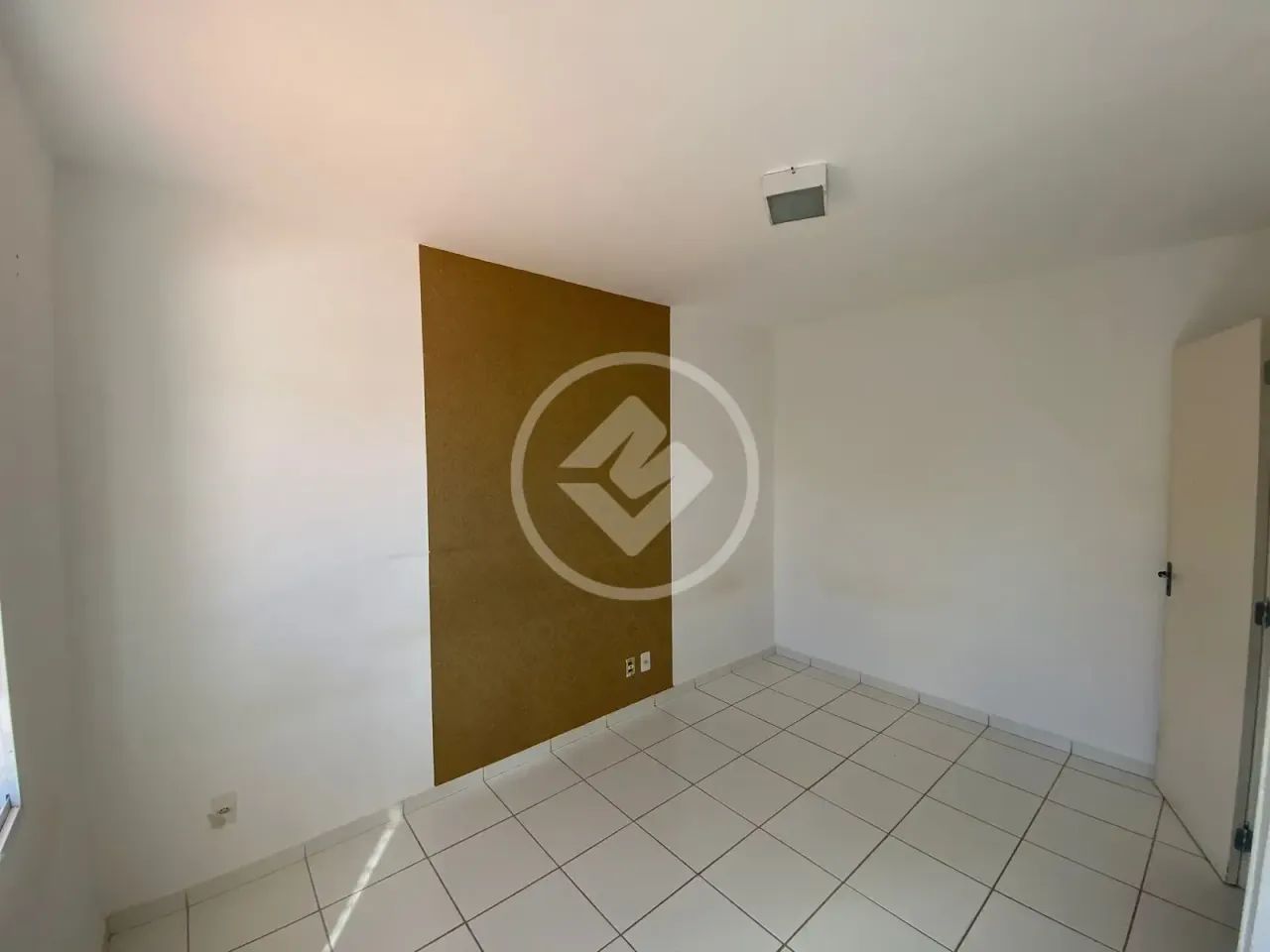 Casa em condomínio fechado com 3 quartos, sendo 1 suíte, banheiro social, lavabo, sala de  - Foto 2