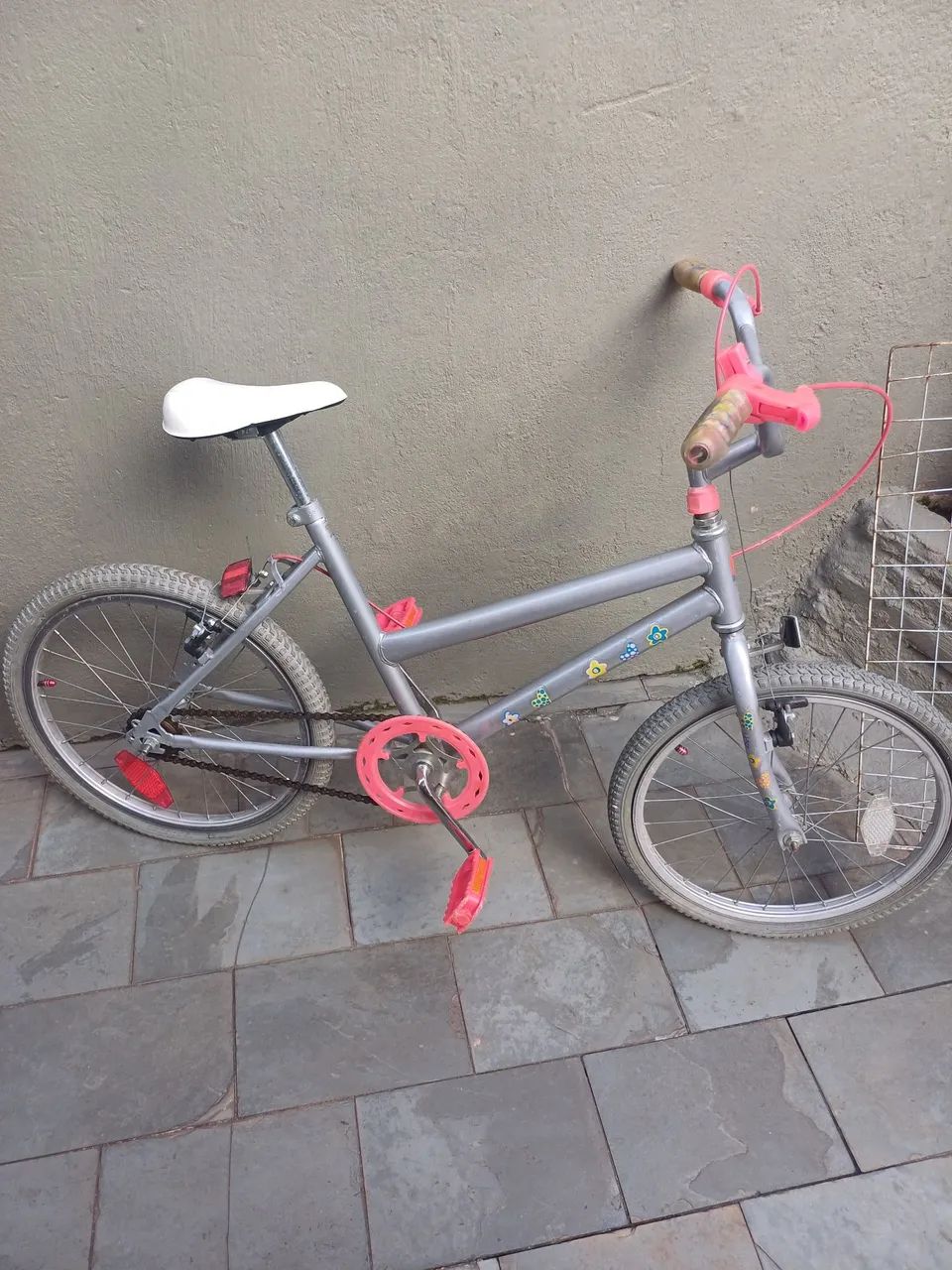 Vende-se bicicleta feminina 