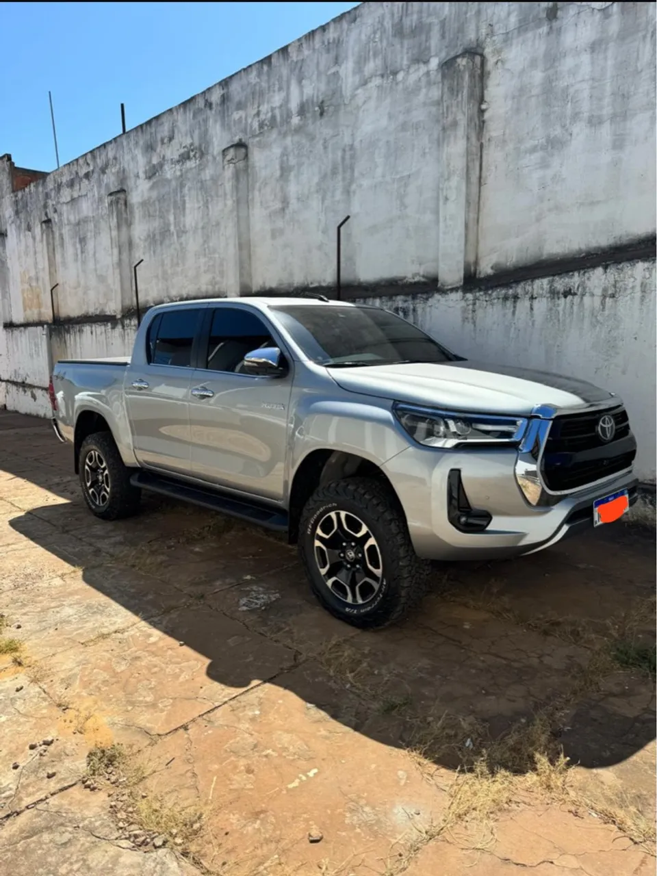 Hilux SRX 23/24 com lift e pneus BF 