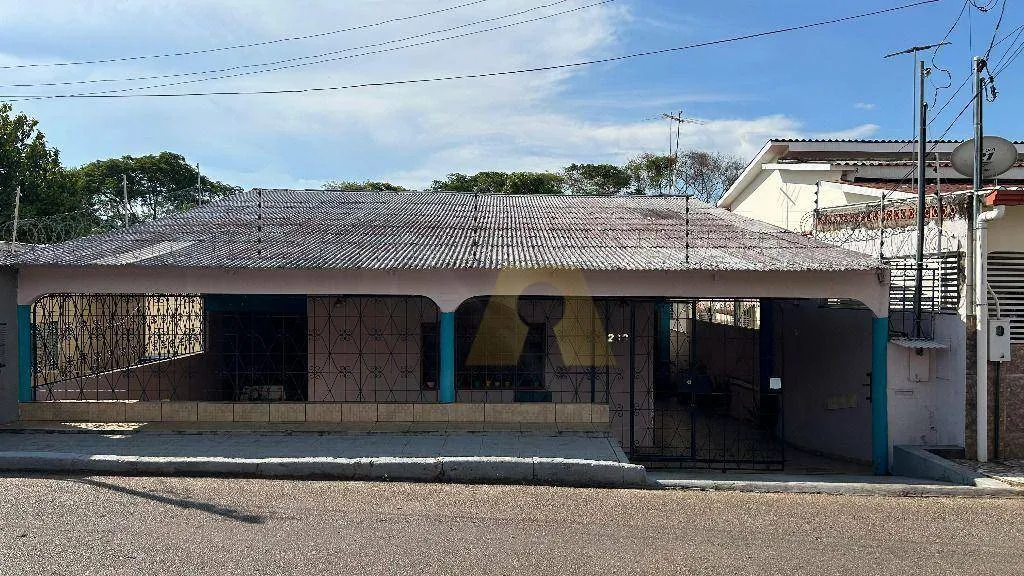 Casa com 3 dormitórios para alugar, 195 m² por R$ 2.315,00/mês - Conjunto Castelo Branco -