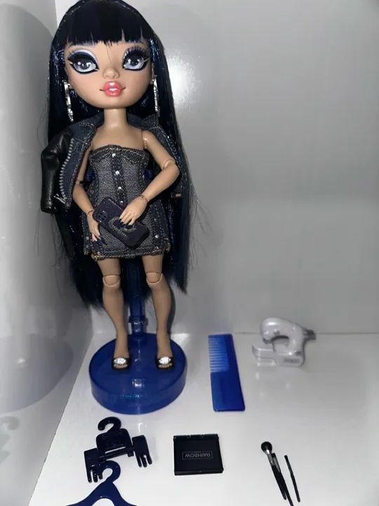 Boneca Rainbow High Kim 