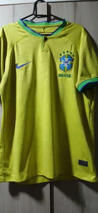 Camisa esportiva de time: Brasil copa 2022.