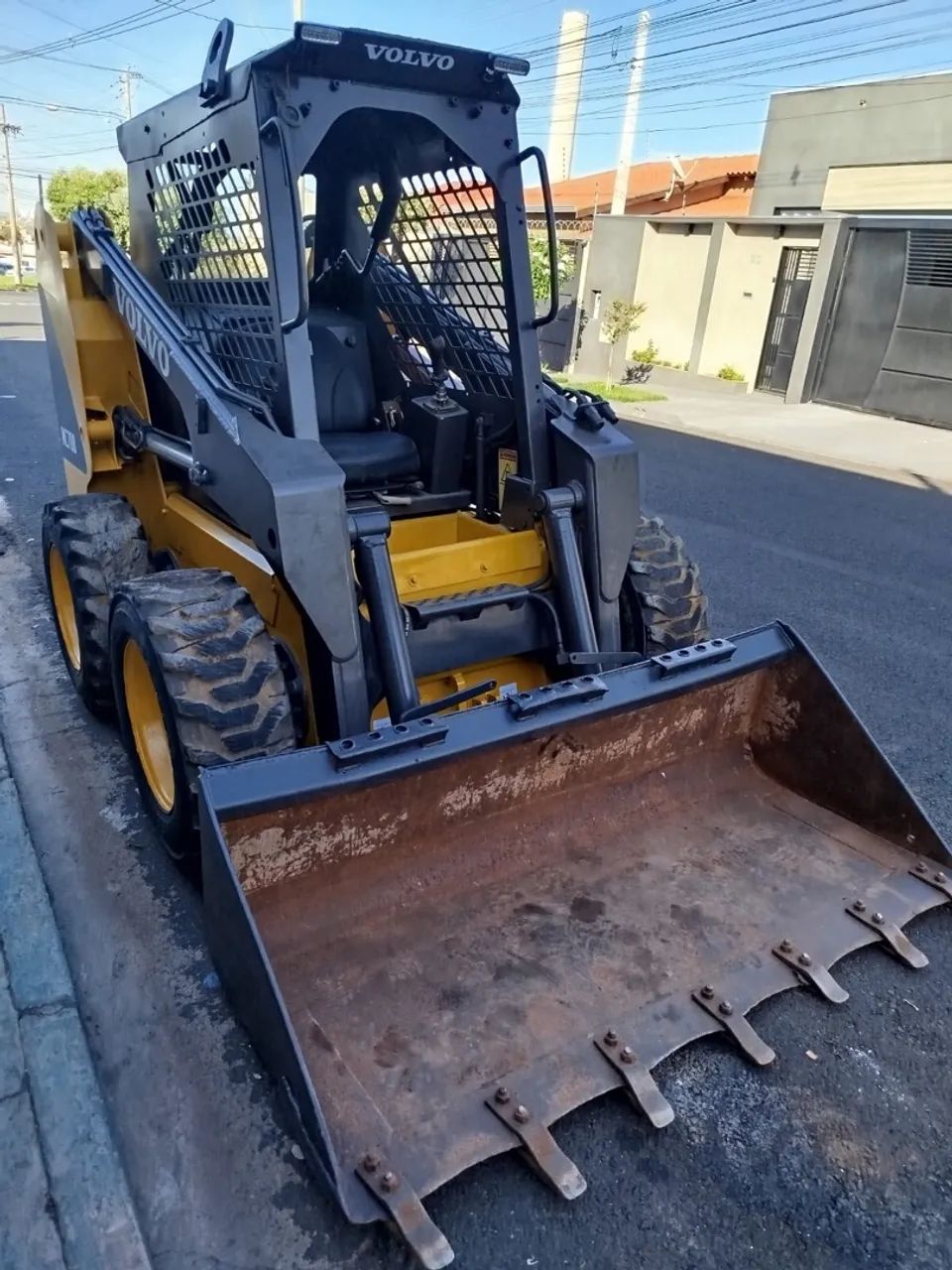 Mini Carregadeira Volvo MC70B Bob Cat Revisada