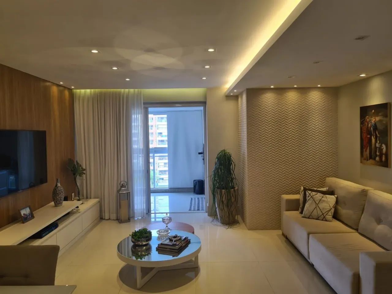 Apartamento na Península porteira fechada