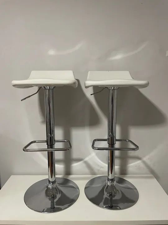2 Banquetas  brancas - Foto 2