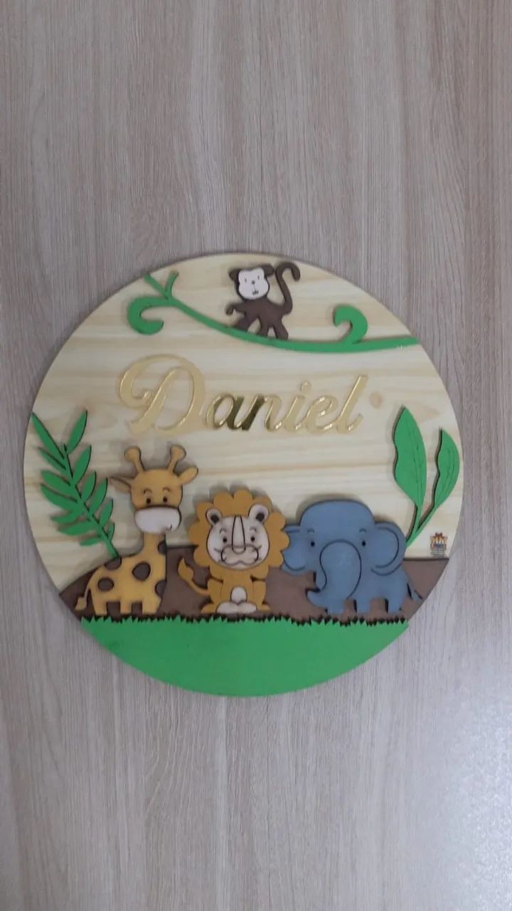Porta de maternidade em acrílico ou mdf.