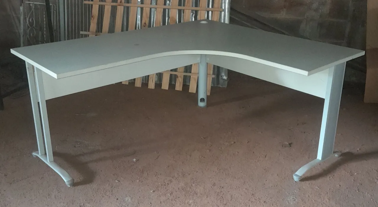 Mesa em L para Escritório/ Comércio (cinza)