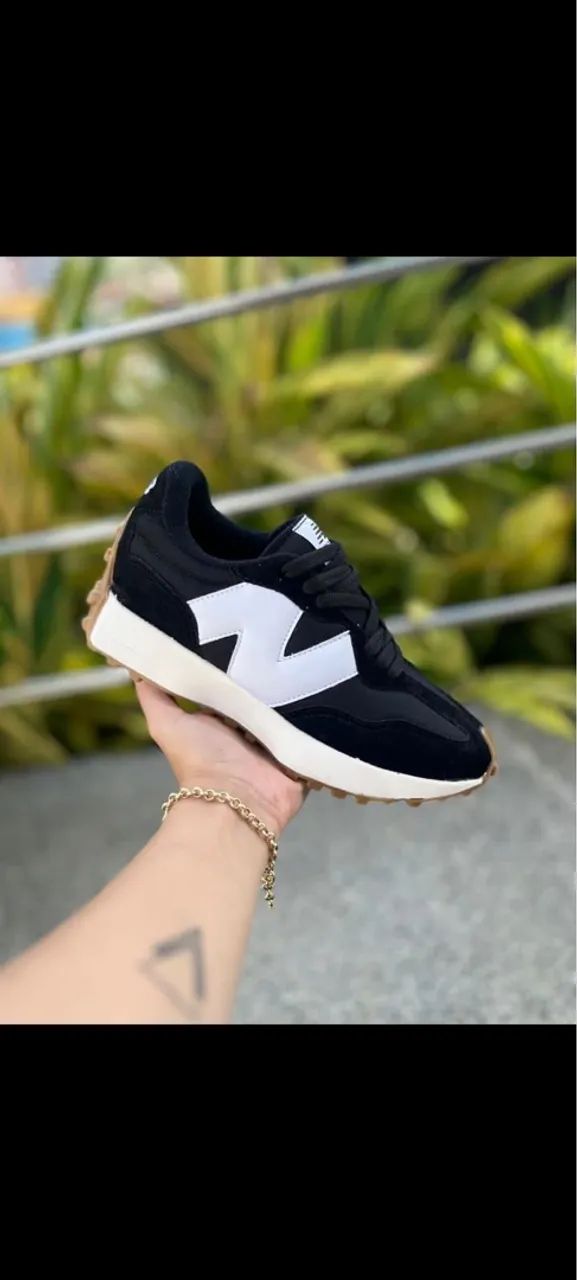 Tênis New Balance 327 Preto com Branco Calçados Muquiçaba