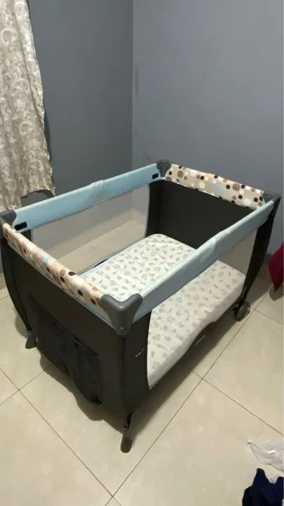 Berço portátil Cosco - Azul com bolinhas - Foto 5