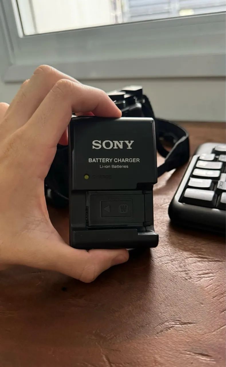 TROCO POR MAC BOOK    Sony A6400  (só corpo) com 13mil click - Foto 3