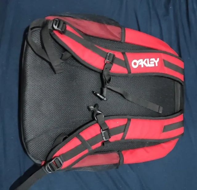 Mochila Oakley vermelha (nunca usada) !ORIGINAL! - Foto 2