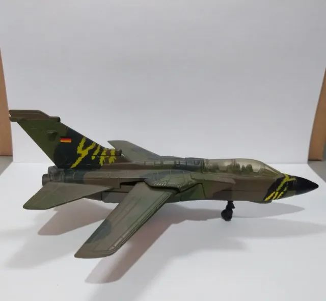AVIÃO MINIATURA DE PLÁSTICO RÍGIDO NEW RAY TORNADO 1/72 - Foto 3