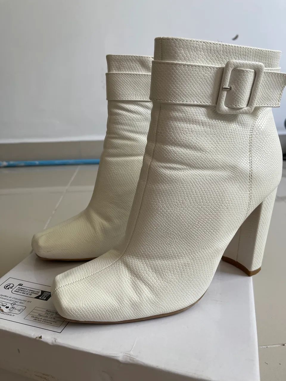 BOTA BRANCA E BOLSA
