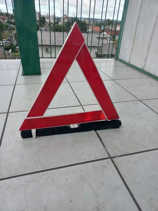 Triângulo de Sinalização de Emergência para Veículos