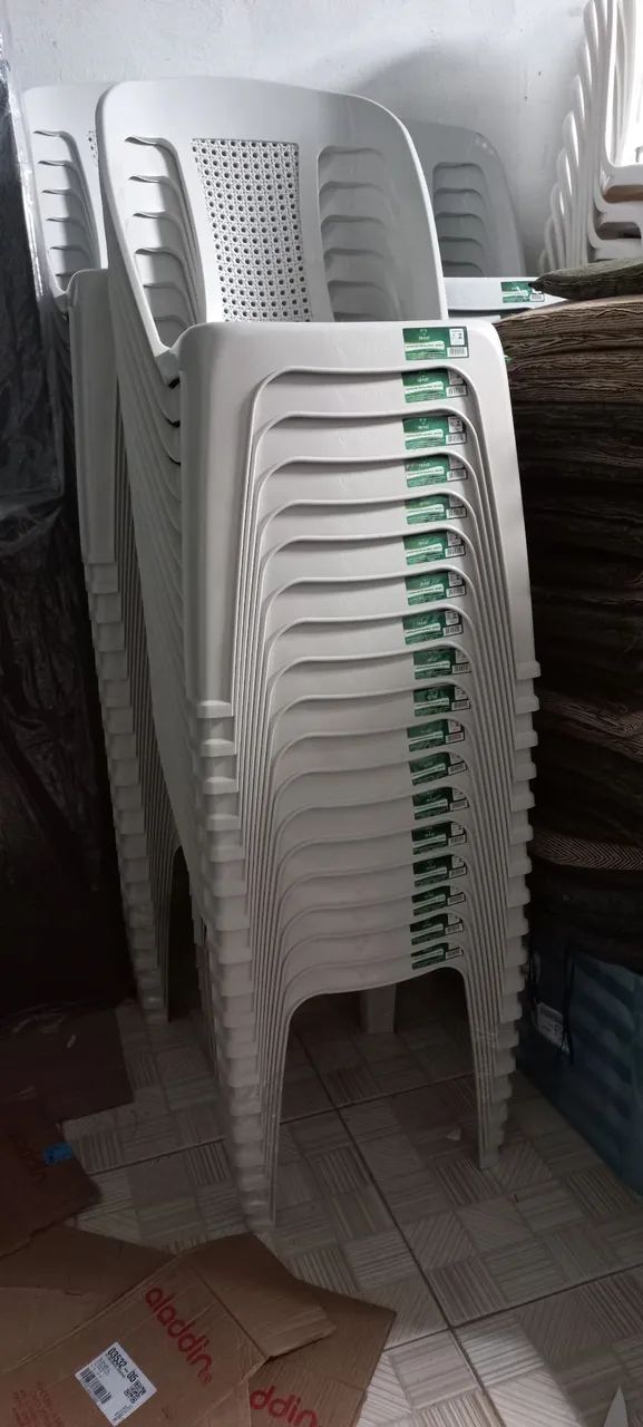 Cadeira Plástica Reforçada Novas Direto de Fábrica  - Foto 3