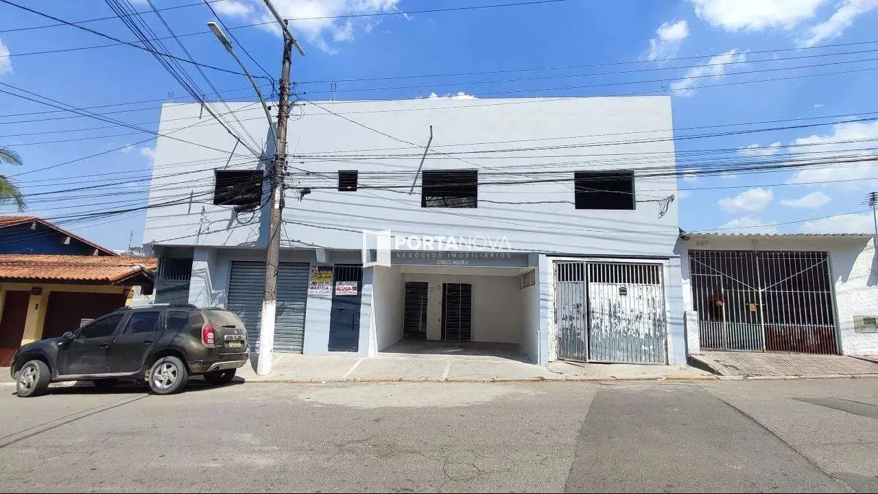 Salão comercial para locação em Embu das Artes-SP.